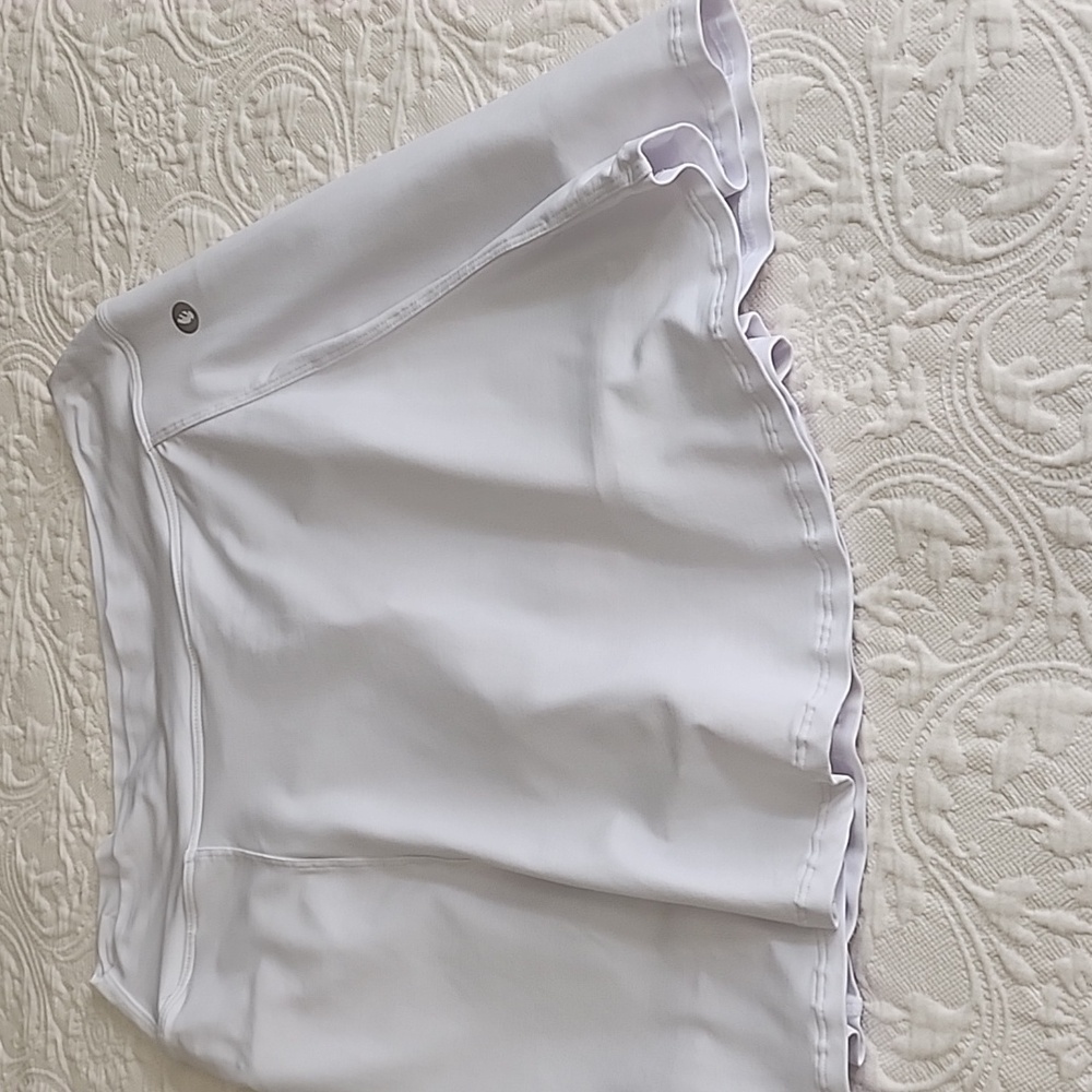 Chic White Skater Skort Donajo - Picture 3 of 5